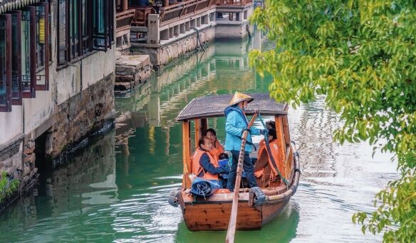 一(yi)不小(xiǎo)心，拍到(dao)了(le)周莊版“語文(wén)課本(ben)”封面