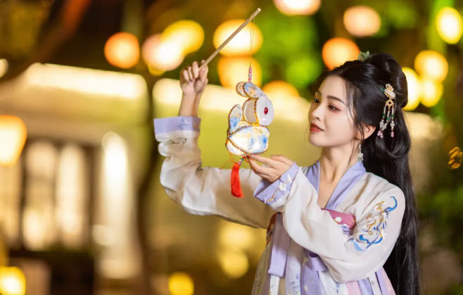 提燈攬月 | 明燈三千，花(huā)開滿城(cheng)